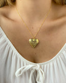 Colar Relicário Coração Detalhado + Foto Personalizada - Semijoia Banhado a Ouro
