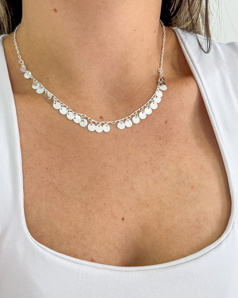 Colar Choker Medalhas Peduradas - Semijoia Folheada a Prata