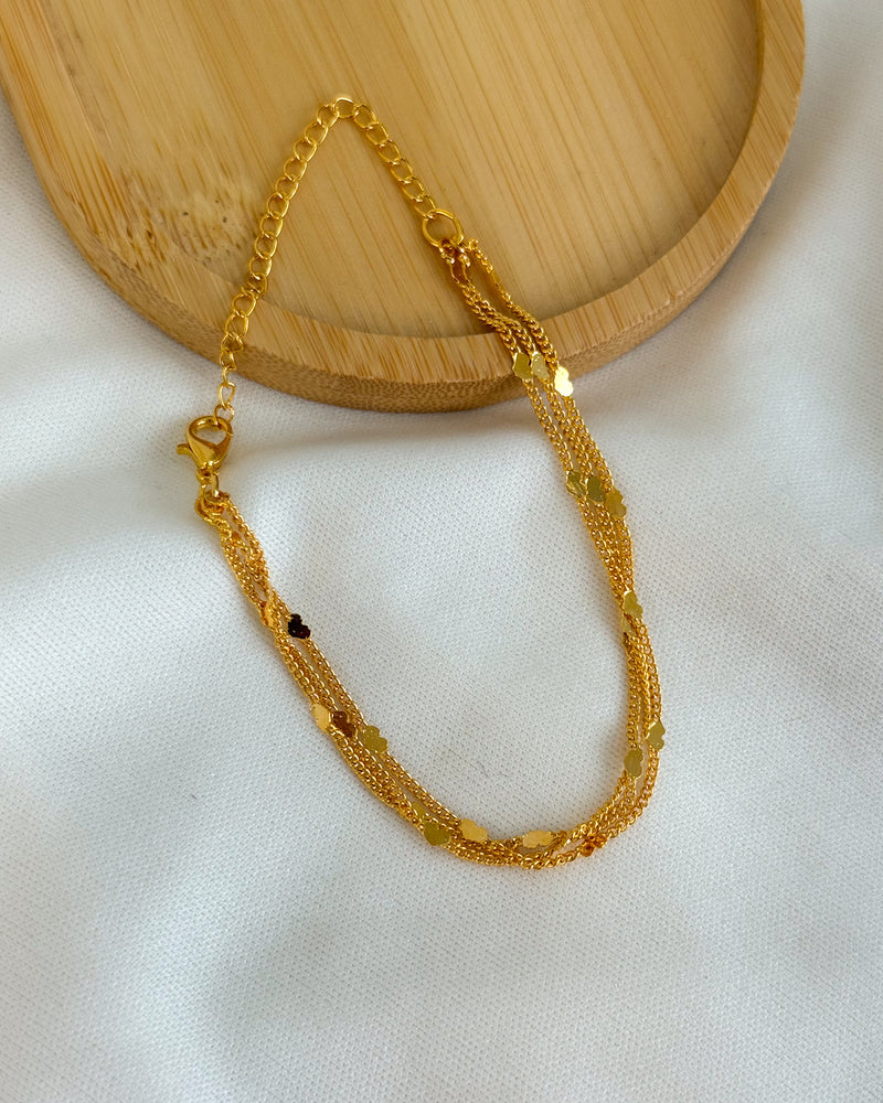 Pulseira Fio Triplo Coração Chapeado - Semijoia Folheada a Ouro 18k