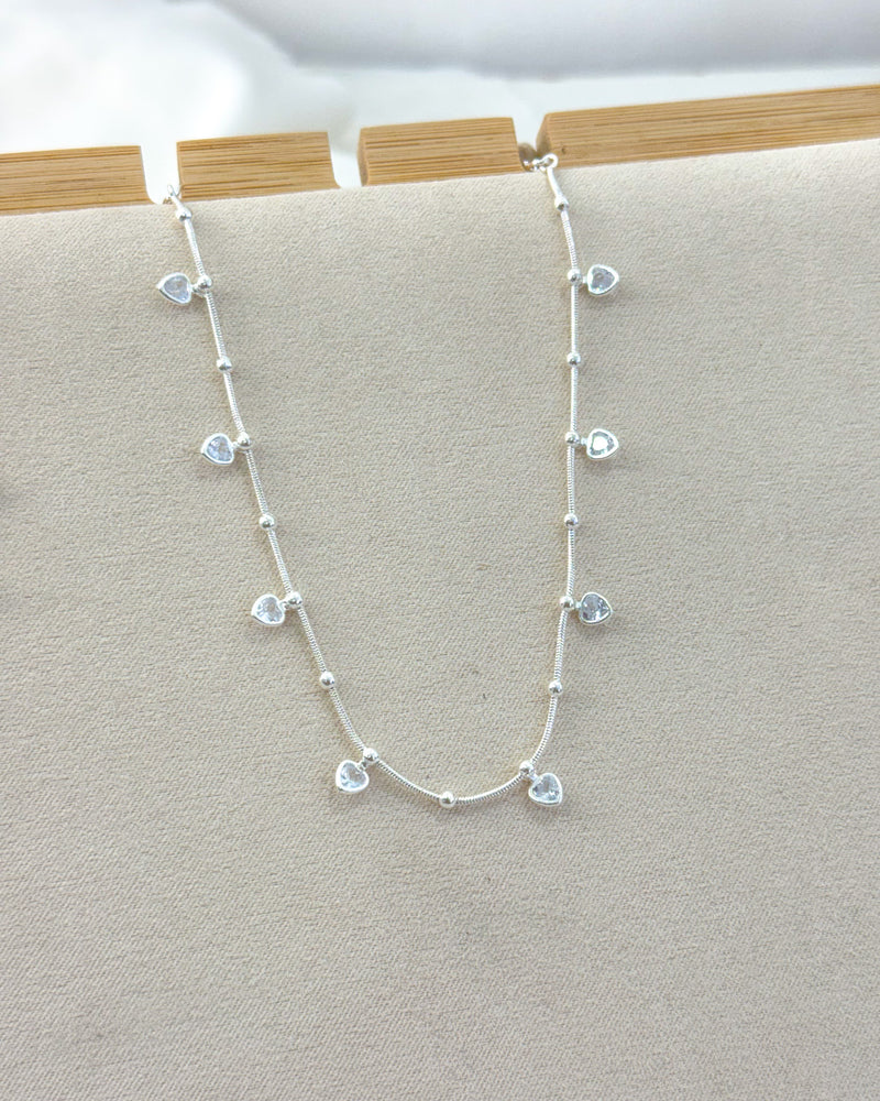 Colar Choker Corações com Zircônia - Semijoia Folheada a Prata