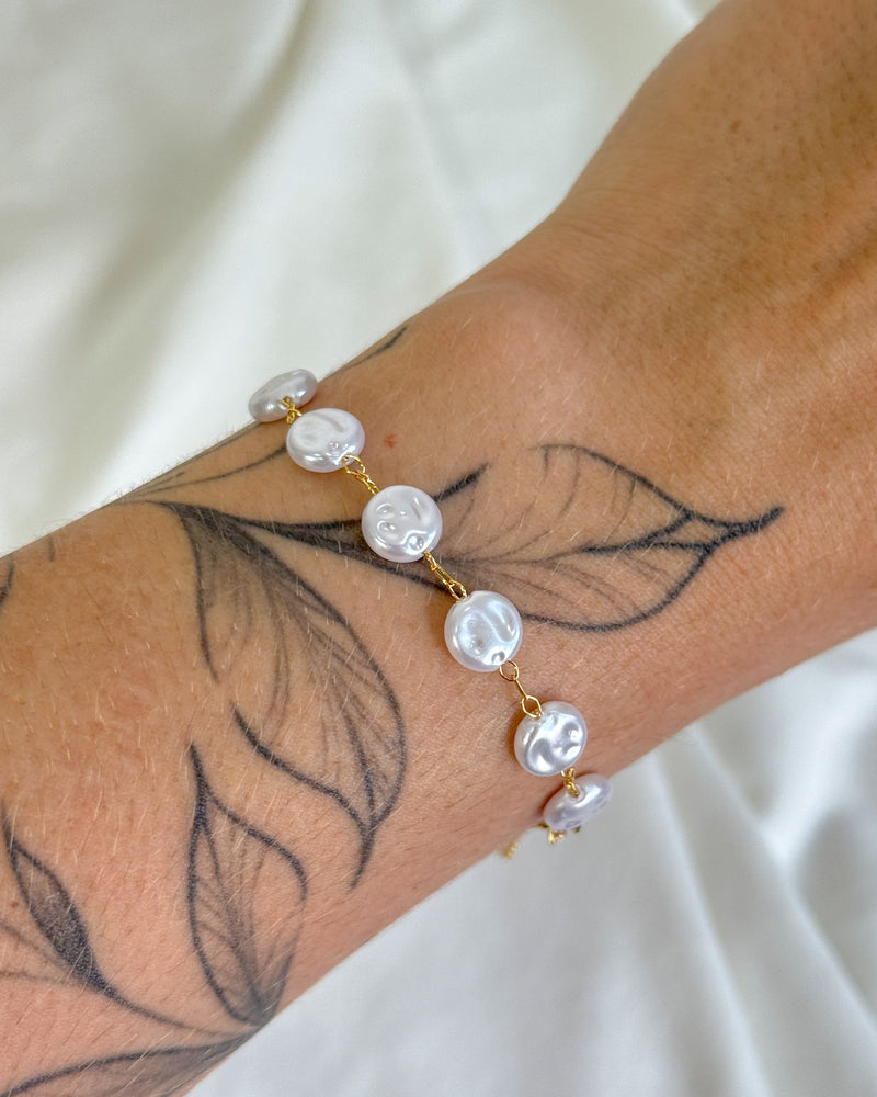 Pulseira de Pérola Martelada - Semijoia Folheada a Ouro 18k