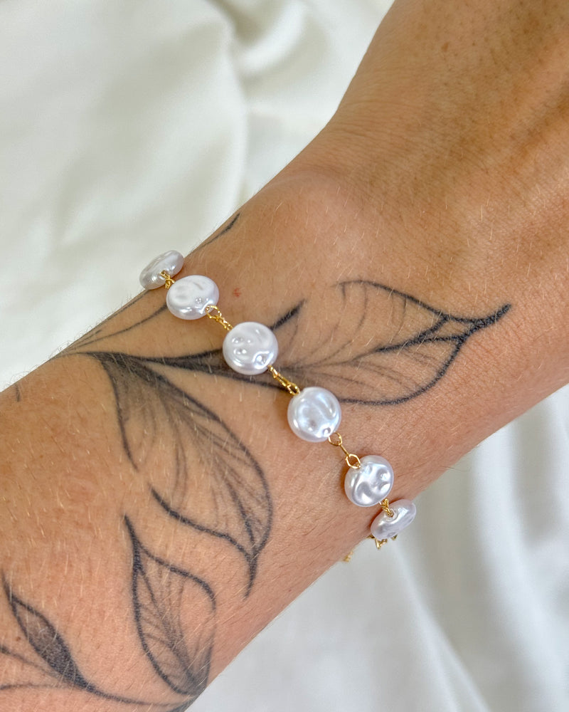 Pulseira de Pérola Martelada - Semijoia Folheada a Ouro 18k