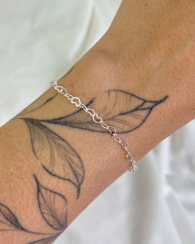 Pulseira Elos Corações - Semijoia Banhado a Prata