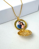Colar Relicário Redondo + Foto Personalizada - Semijoia Banhado em Ouro