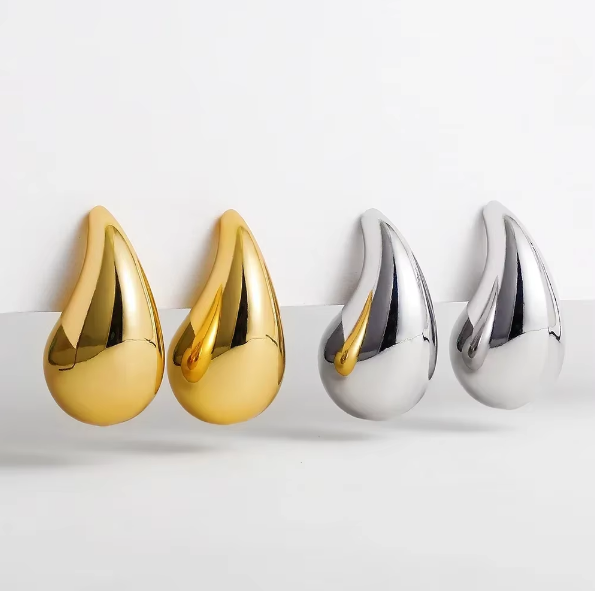 Brinco Gota Lisa - Semijoia Banhado em Ouro 18k