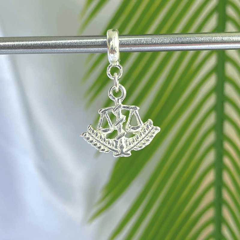 Berloque Banhado a Prata Nutrição - Prata - Áurea Acessórios