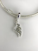 Berloque Pendurado Asas Cravejada - Prata - Áurea Acessórios