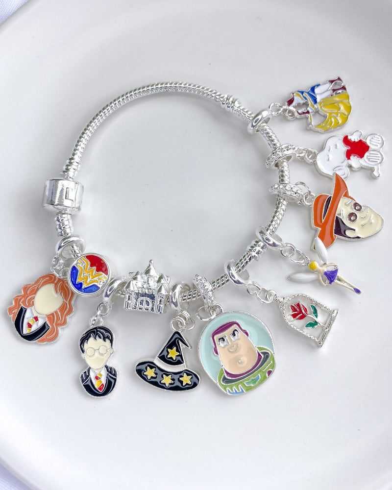 Berloque Banhado a Prata Hermione Granger - Prata - Áurea Acessórios